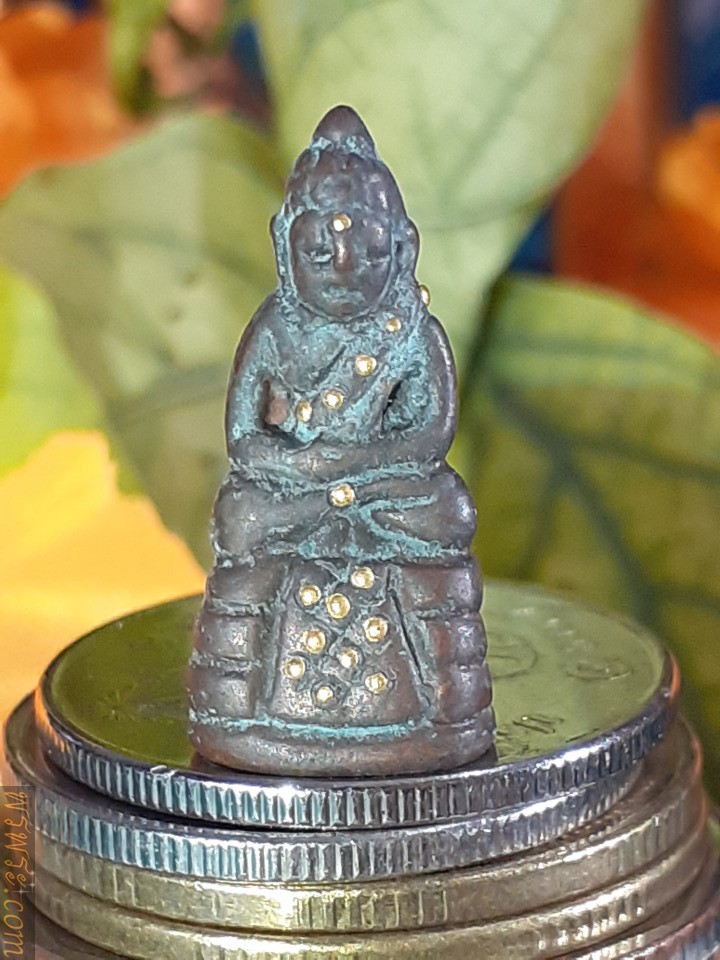 พระกริ่ง ชัยวัฒน์ รัชกาล ปางสมาธิ หมุดทอง แผ่นปิดใต้ฐานทอง จารย์ยันต์ กริ่งดัง พระสายวัง/Phra Kring Chaiwat, reign, meditation posture, gold pin, cover plate under the gold base, Chan Yan, ringing bell, Phra Sai Wang