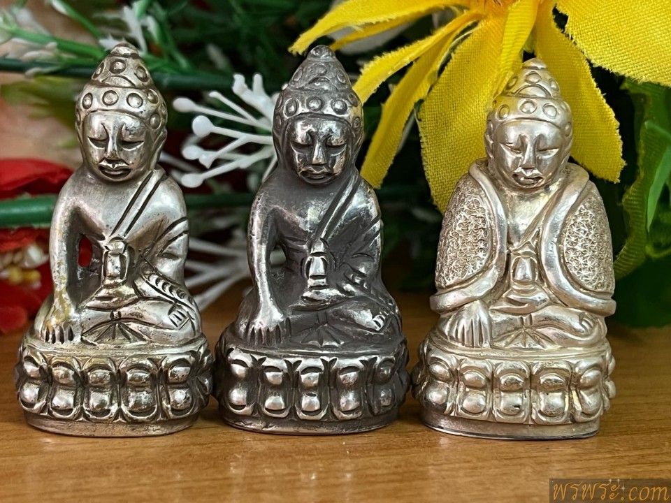 พระกริ่งปวเรศ เนื้อสำริด สีเงิน กริ่งดัง/3องค์ 3พิมพ์