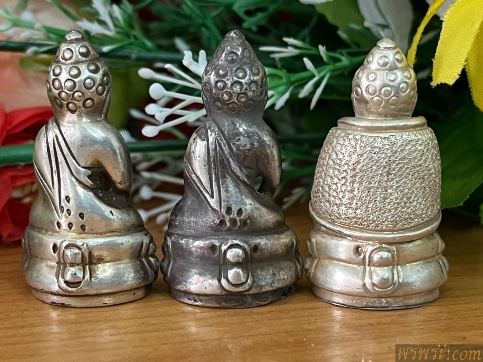 พระกริ่งปวเรศ เนื้อสำริด สีเงิน กริ่งดัง/3องค์ 3พิมพ์