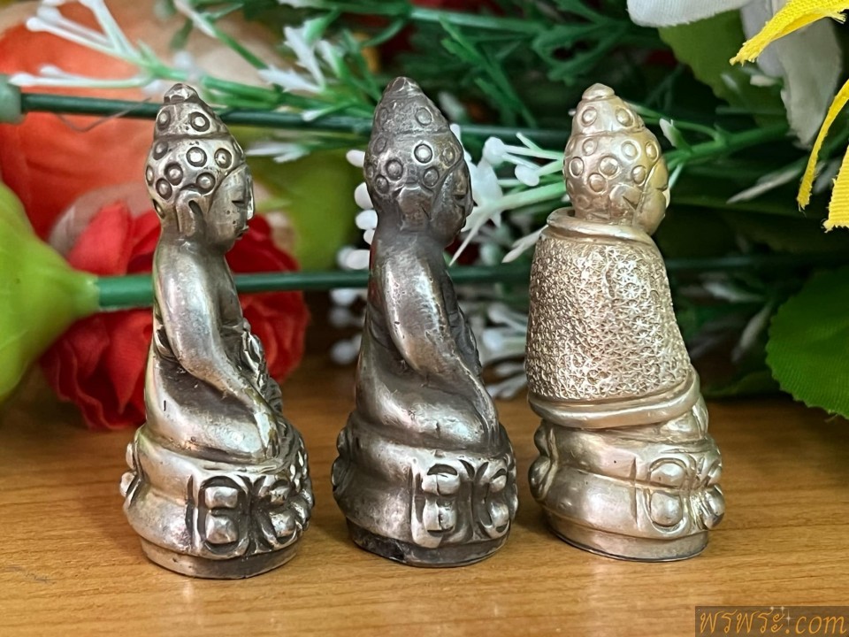 พระกริ่งปวเรศ เนื้อสำริด สีเงิน กริ่งดัง/3องค์ 3พิมพ์