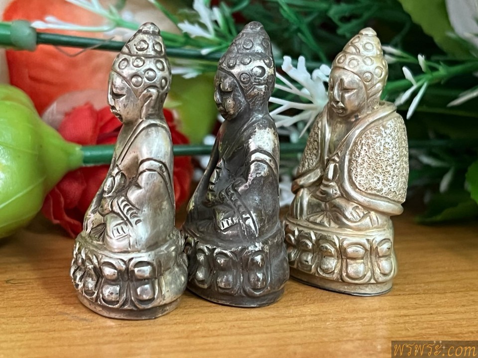 พระกริ่งปวเรศ เนื้อสำริด สีเงิน กริ่งดัง/3องค์ 3พิมพ์