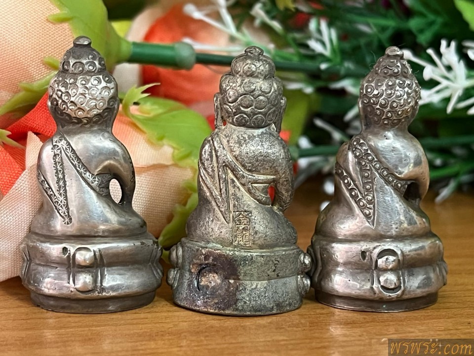 พระกริ่งปวเรศ เนื้อสำริด สีเงิน กริ่งดัง/3องค์ 3พิมพ์