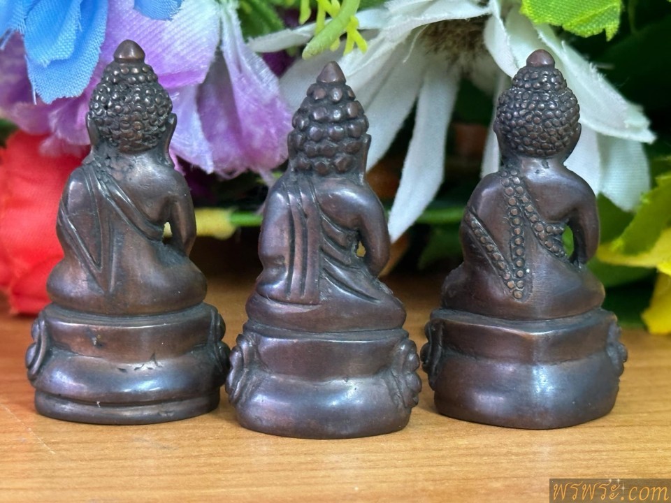 พระกริ่งปวเรศ แต่งทอง เนื้อสำริด กริ่งดัง 3องค์3พิมพ์
