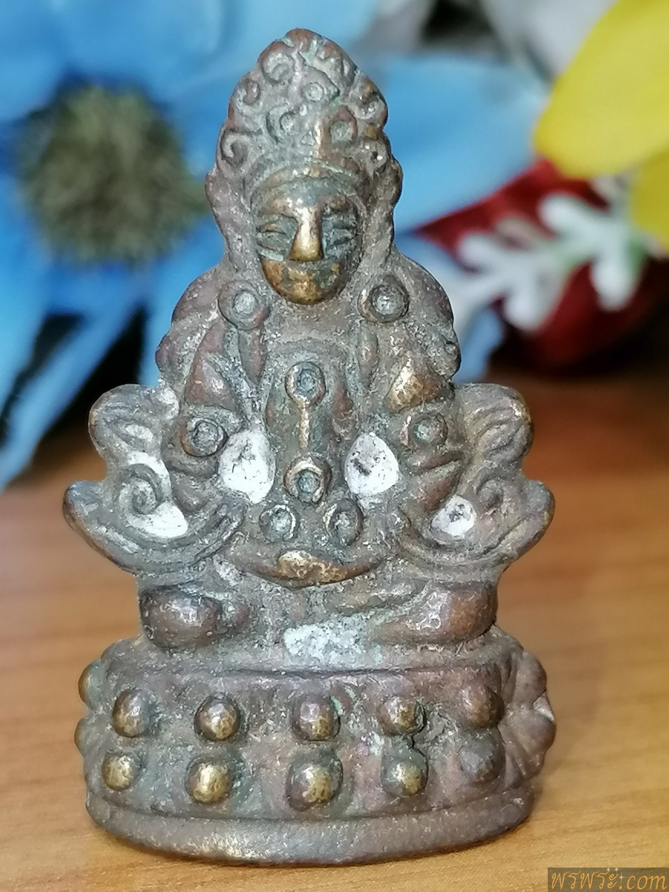 พระอวโลกิเต​ศวร​ เนื้อทองเหลือง​ ตัน