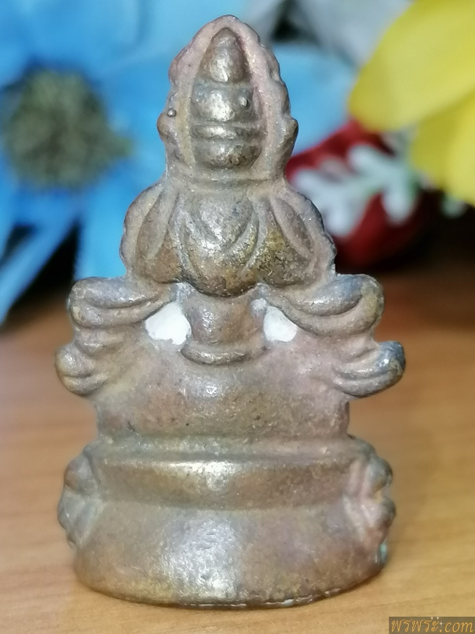พระอวโลกิเต​ศวร​ เนื้อทองเหลือง​ ตัน