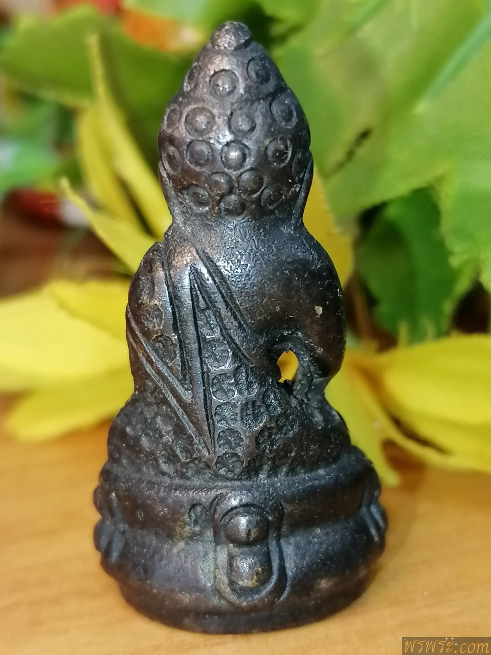 พระ​กริ่ง​ปวเรศ​ เนื้อ​สัมฤทธิ์​