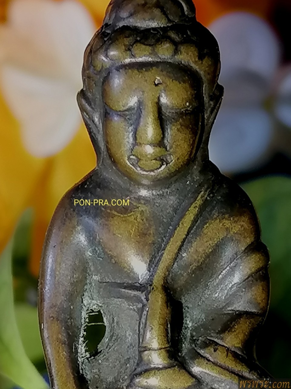 พระกริ่งปวเรศ พ.ศ.๒๔๑๑พิมพ์ หน้านาง เนื้อสัมฤทธิ์ กลับดำบางจุด กริ่งดัง / พิมพ์นี้ลงหนังสื่อพระหลายฉบับ