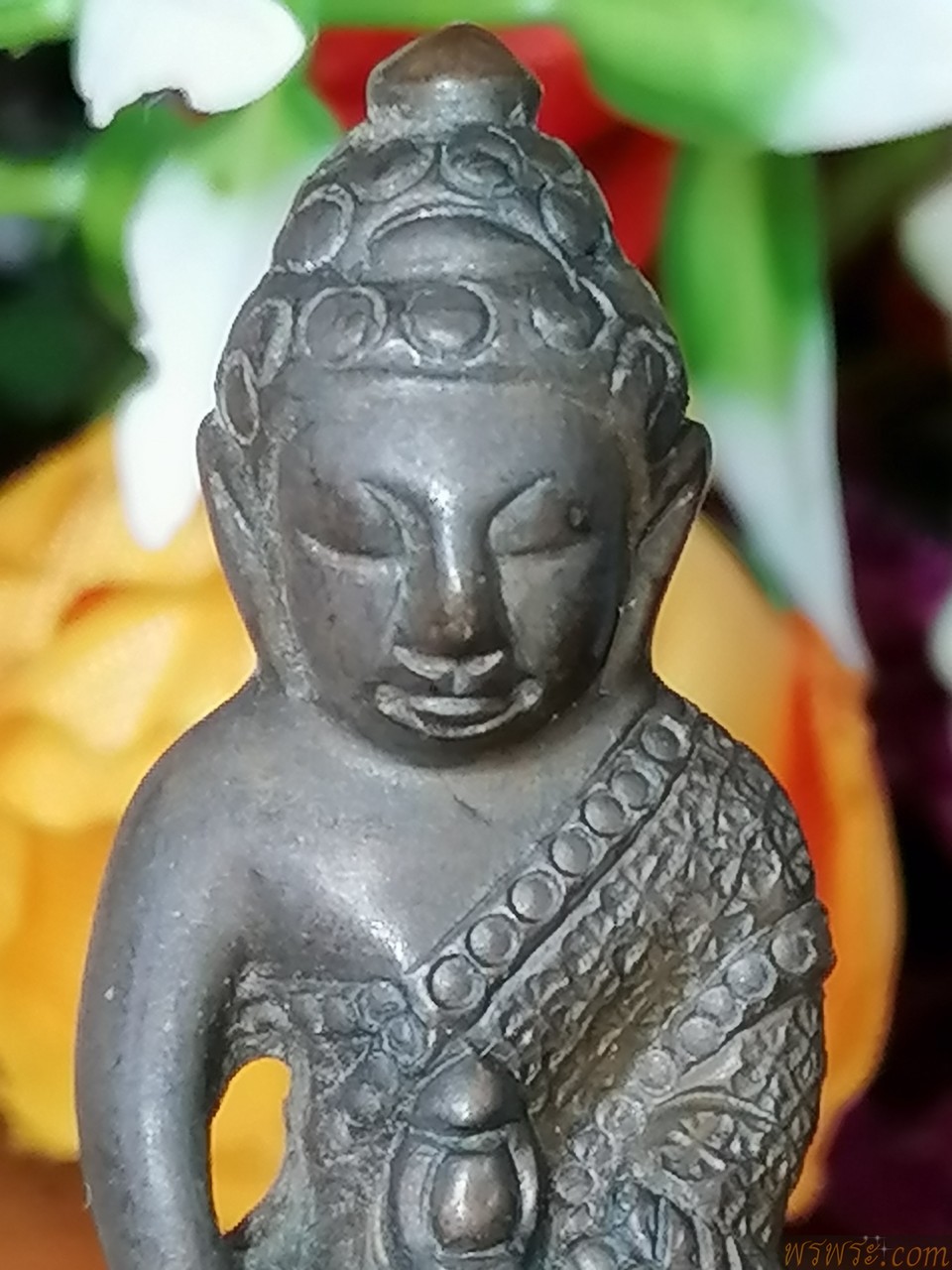 พระ​กริ่ง​ปวเรศ​ แต่งลายจีวร​ เนื้อ​สัมฤทธิ์​  กริ่ง​ดัง​