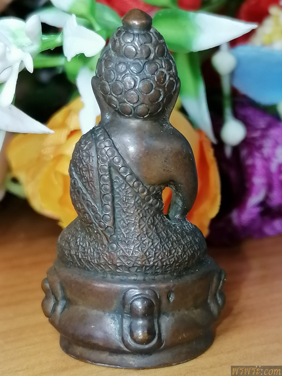 พระ​กริ่ง​ปวเรศ​ แต่งลายจีวร​ เนื้อ​สัมฤทธิ์​  กริ่ง​ดัง​