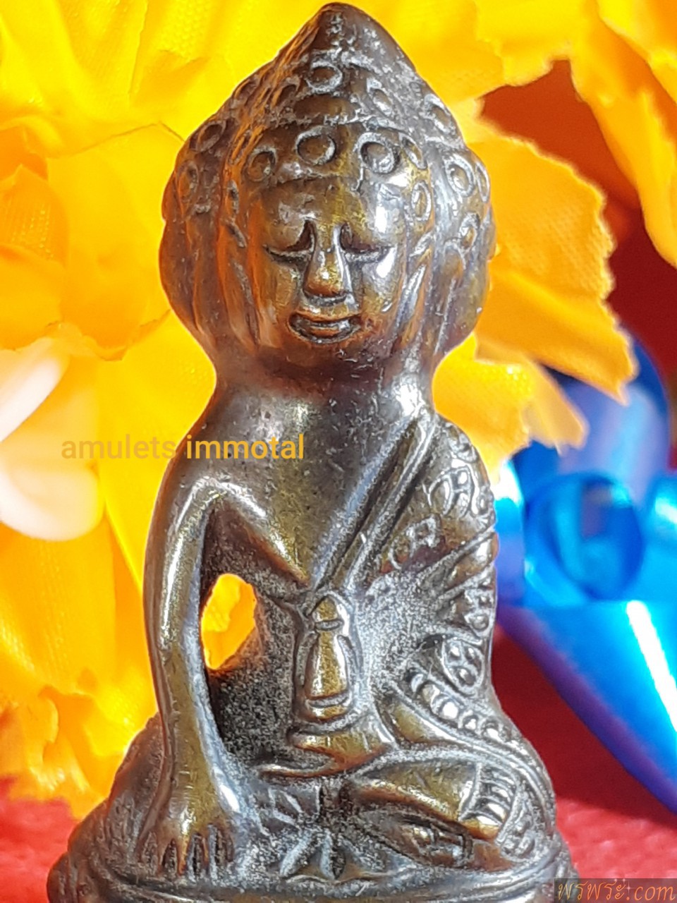 ปิด ส่ง จ.พิษณุโลก// Kring Pawaret 3 pages (tri-faced), Somboon Poonsuk, ringing ring, base width 23 mm. Height 46 mm / 3 heads The lotus-patterned robe was hammered one by one, having sharp dimensions, not casting, found one on 23/03/2564.พระกริ่งปวเรศ3หน้า(ไตรพระพักตร์) พิมพ์สมบูรณ์พูนสุข กริ่งดัง กว้างฐาน23มิล สูง46มิล/3เศียร จีวรลายดอกบัวใช้การตอก ทีละดอก มีมิติ คมใช้  มิใช่การหล่อ พบ1องค์ ณ.วันที่23/03/2564