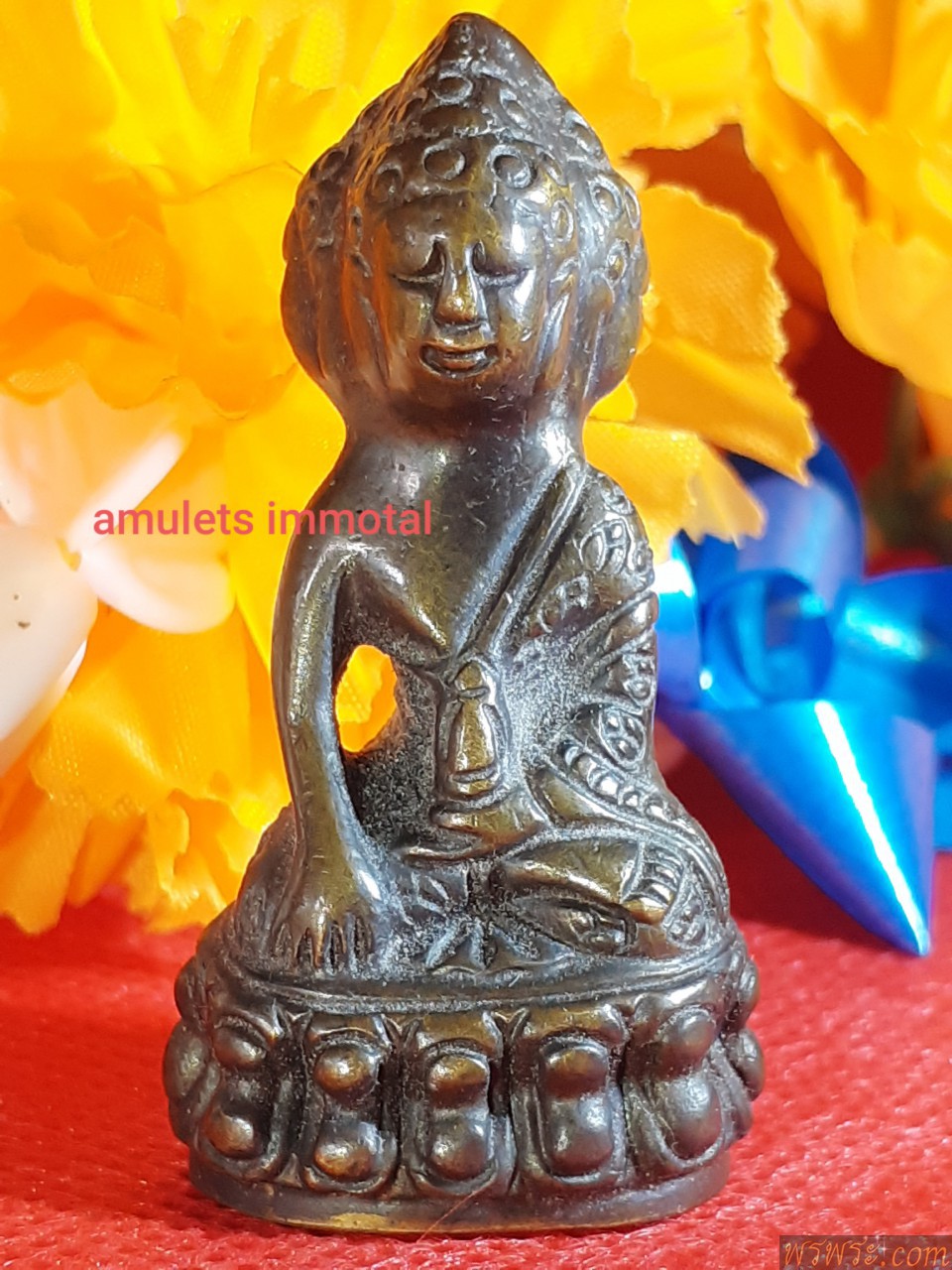 ปิด ส่ง จ.พิษณุโลก// Kring Pawaret 3 pages (tri-faced), Somboon Poonsuk, ringing ring, base width 23 mm. Height 46 mm / 3 heads The lotus-patterned robe was hammered one by one, having sharp dimensions, not casting, found one on 23/03/2564.พระกริ่งปวเรศ3หน้า(ไตรพระพักตร์) พิมพ์สมบูรณ์พูนสุข กริ่งดัง กว้างฐาน23มิล สูง46มิล/3เศียร จีวรลายดอกบัวใช้การตอก ทีละดอก มีมิติ คมใช้  มิใช่การหล่อ พบ1องค์ ณ.วันที่23/03/2564