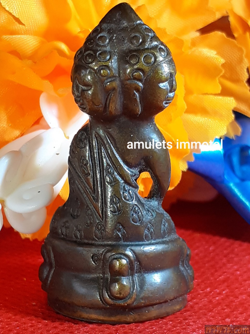 ปิด ส่ง จ.พิษณุโลก// Kring Pawaret 3 pages (tri-faced), Somboon Poonsuk, ringing ring, base width 23 mm. Height 46 mm / 3 heads The lotus-patterned robe was hammered one by one, having sharp dimensions, not casting, found one on 23/03/2564.พระกริ่งปวเรศ3หน้า(ไตรพระพักตร์) พิมพ์สมบูรณ์พูนสุข กริ่งดัง กว้างฐาน23มิล สูง46มิล/3เศียร จีวรลายดอกบัวใช้การตอก ทีละดอก มีมิติ คมใช้  มิใช่การหล่อ พบ1องค์ ณ.วันที่23/03/2564