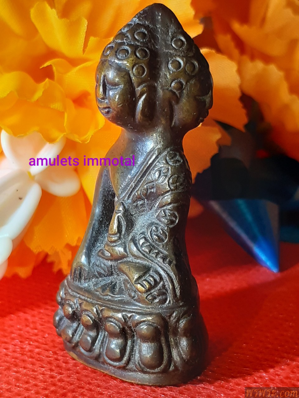 ปิด ส่ง จ.พิษณุโลก// Kring Pawaret 3 pages (tri-faced), Somboon Poonsuk, ringing ring, base width 23 mm. Height 46 mm / 3 heads The lotus-patterned robe was hammered one by one, having sharp dimensions, not casting, found one on 23/03/2564.พระกริ่งปวเรศ3หน้า(ไตรพระพักตร์) พิมพ์สมบูรณ์พูนสุข กริ่งดัง กว้างฐาน23มิล สูง46มิล/3เศียร จีวรลายดอกบัวใช้การตอก ทีละดอก มีมิติ คมใช้  มิใช่การหล่อ พบ1องค์ ณ.วันที่23/03/2564