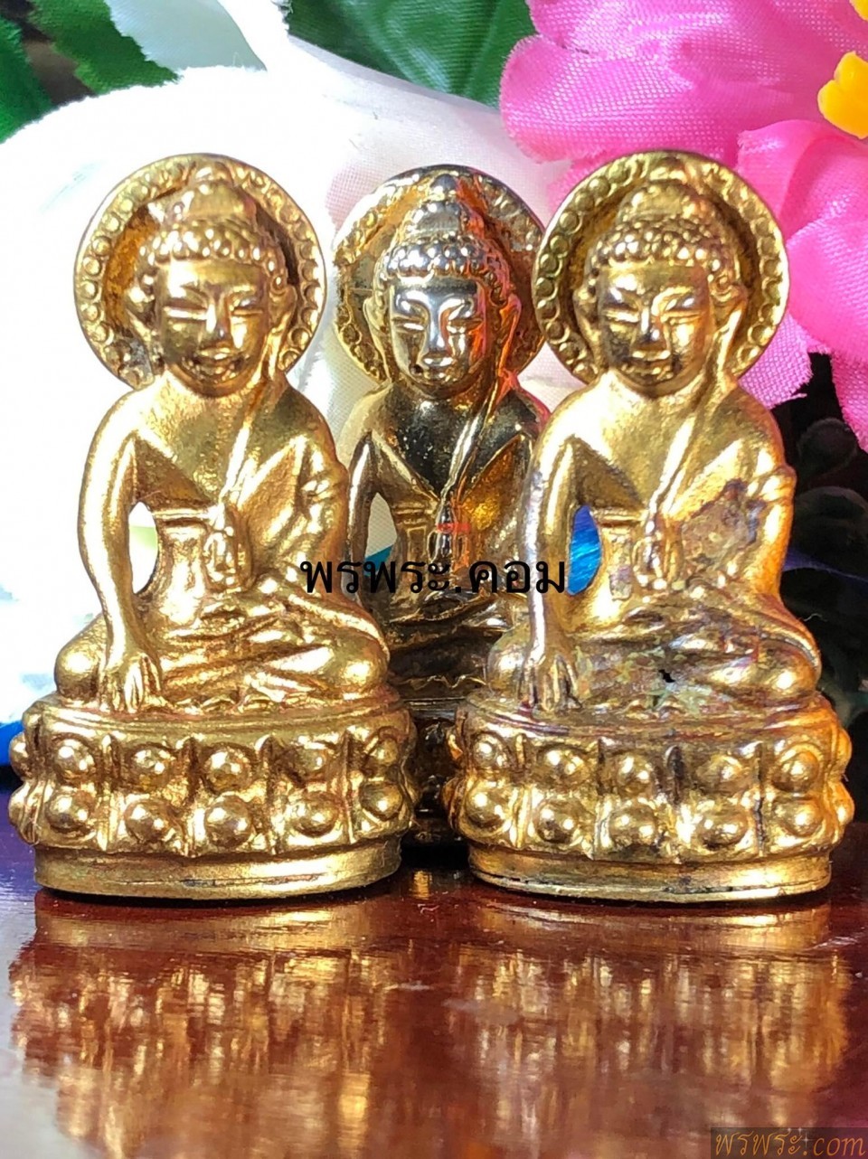 พระกริ่งรัชกาล พศ.๒๔๕๑ ประภามลฑล หลัง พระบรมฉายาลักษณ์ ใต้ฐาน ครุต หงส์ มังกร ศิลปแบบ นูน สูง เปียกทองPhra Kring Phra Kring Rama 2408 B.E. Prabhamonthon, back of the royal image, under the base of the royal image, embossed, wet gold