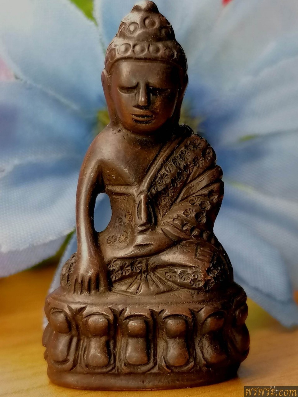 พระกริ่งปวเรศ ตอกลายจีวร เนื้อสัมฤทธิ์ กริ่งดัง