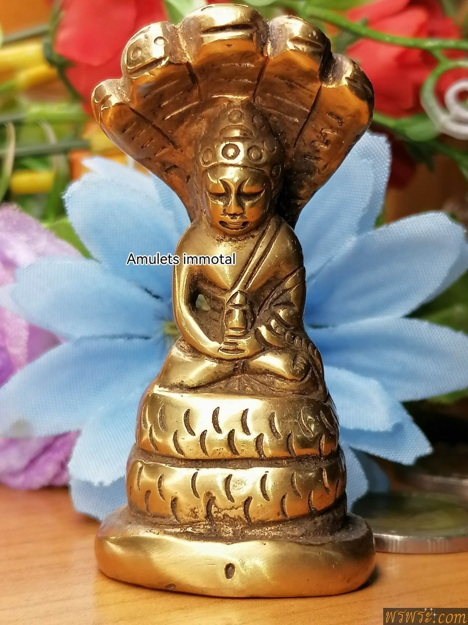 พระกริ่งปวเรศ นาคปรก๕ เนื้อสัมฤทธิ์ สีทอง กริ่งดัง