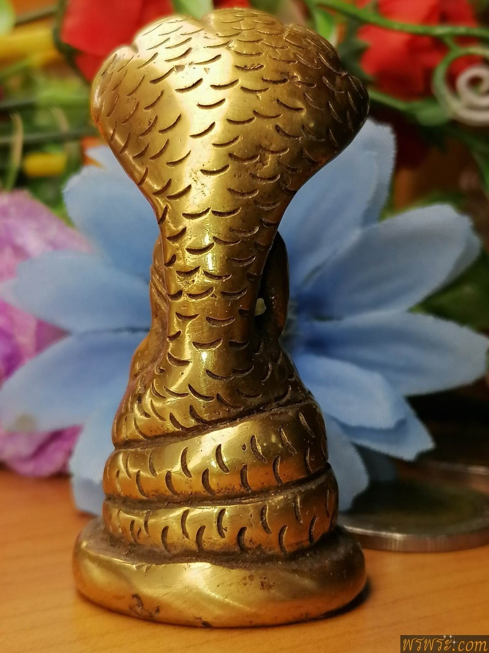 พระกริ่งปวเรศ นาคปรก๕ เนื้อสัมฤทธิ์ สีทอง กริ่งดัง