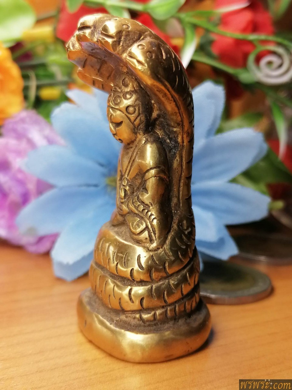พระกริ่งปวเรศ นาคปรก๕ เนื้อสัมฤทธิ์ สีทอง กริ่งดัง