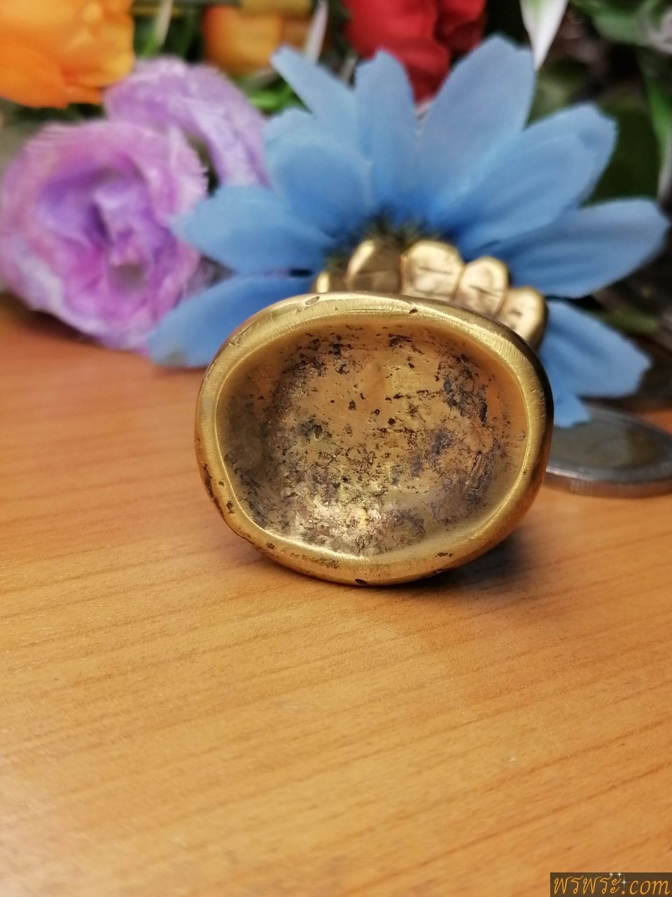 พระกริ่งปวเรศ นาคปรก๕ เนื้อสัมฤทธิ์ สีทอง กริ่งดัง