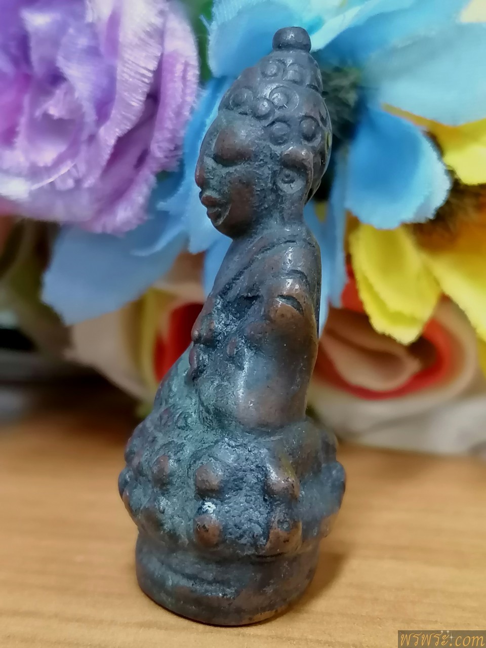 พระ​กริ่ง​ ปทุม​สุริยะ​วงศ์​ ใต้ฐานพระราชวัง​จีน​ เนื้อ​สัมฤทธิ์​ กริ่งดัง​ พิมพ์​ใหญ่​หายาก​ พบ1องค์​ ณ.วันที่16/11/2568