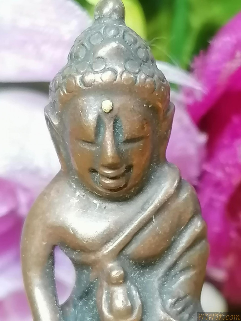 พระกริ่งปวเรศ หมุดทอง จารย์ใต้ฐาน เนื้อสำริด กริ่งดัง