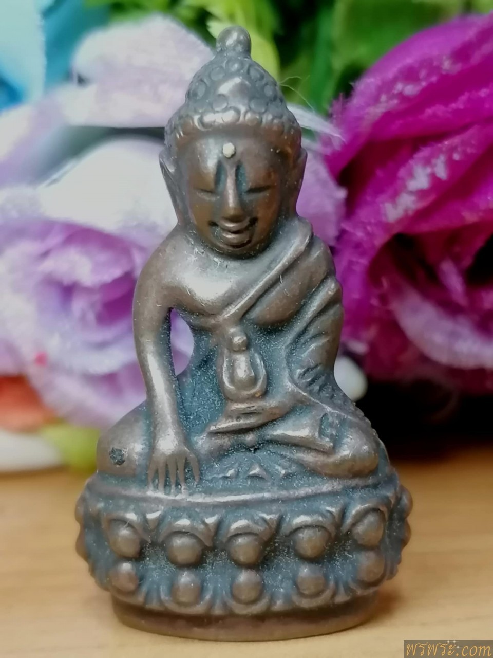 พระกริ่งปวเรศ หมุดทอง จารย์ใต้ฐาน เนื้อสำริด กริ่งดัง