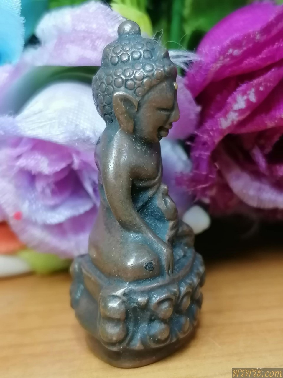 พระกริ่งปวเรศ หมุดทอง จารย์ใต้ฐาน เนื้อสำริด กริ่งดัง