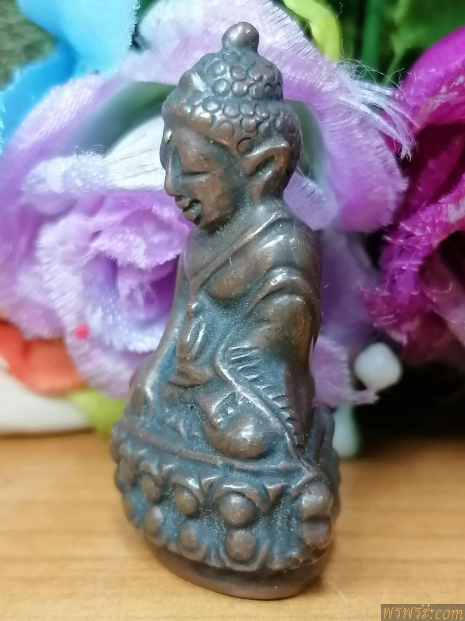 พระกริ่งปวเรศ หมุดทอง จารย์ใต้ฐาน เนื้อสำริด กริ่งดัง