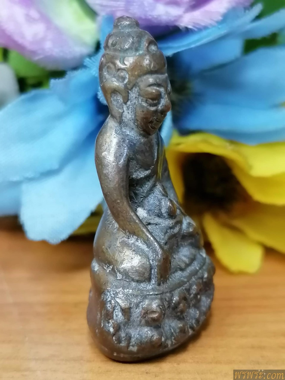 พระกริ่งปวเรศ เนื้อสำริด กริ่งดัง