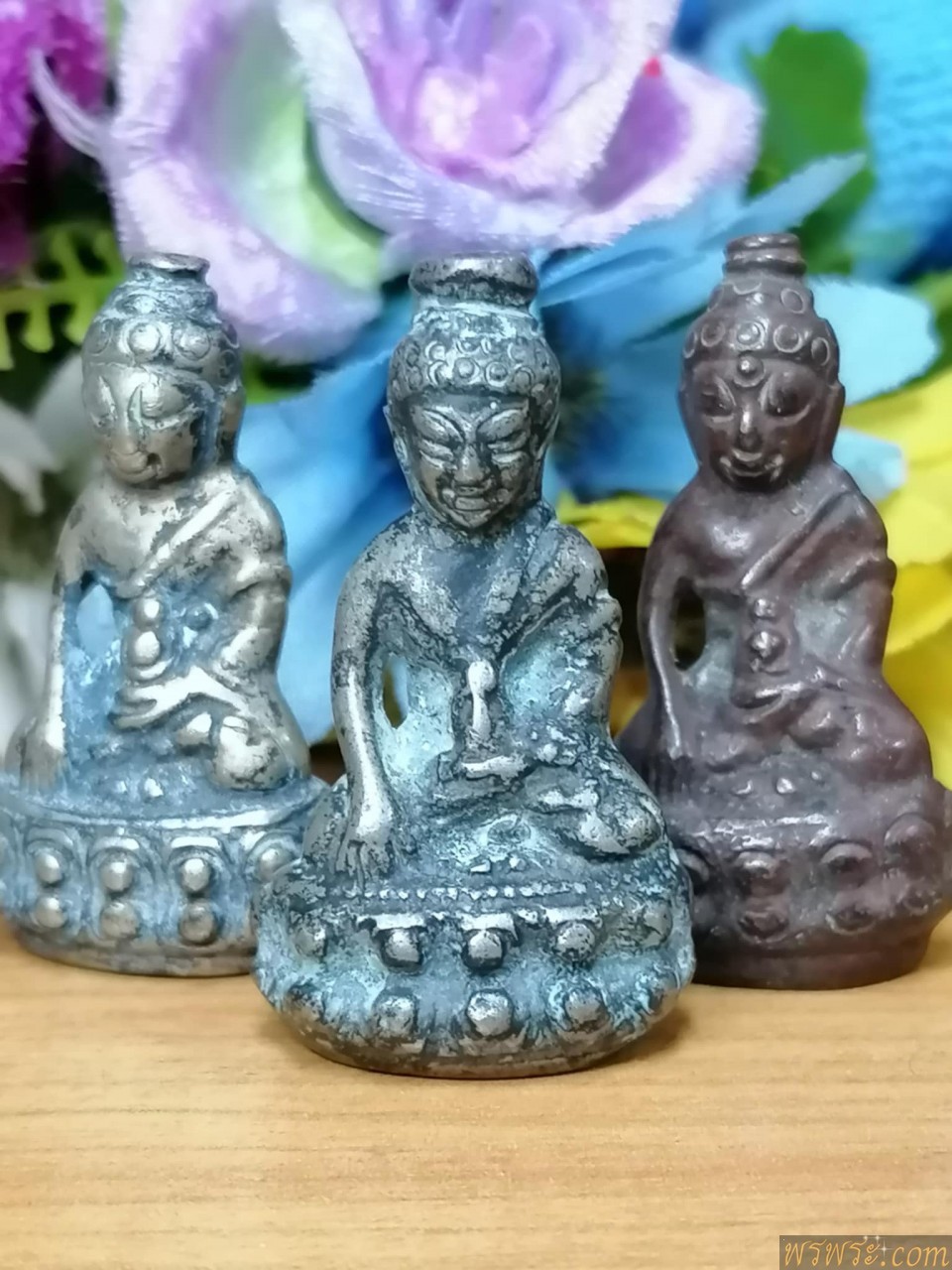 ร่วมศึกษา//พระกริ่งปวเรศ เมาลีใหญ่ ไม่มีบัวหลัง เนื้อสำริด กริ่งดัง