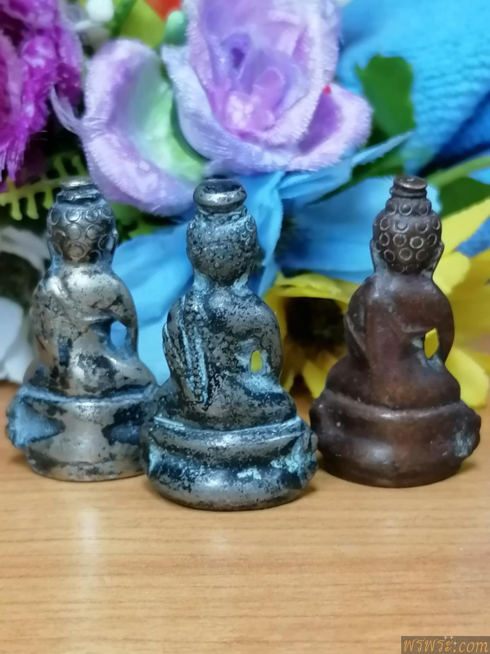 ร่วมศึกษา//พระกริ่งปวเรศ เมาลีใหญ่ ไม่มีบัวหลัง เนื้อสำริด กริ่งดัง