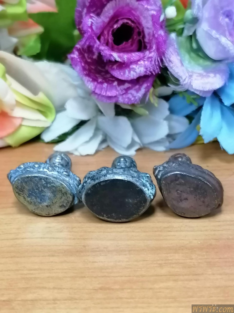 ร่วมศึกษา//พระกริ่งปวเรศ เมาลีใหญ่ ไม่มีบัวหลัง เนื้อสำริด กริ่งดัง