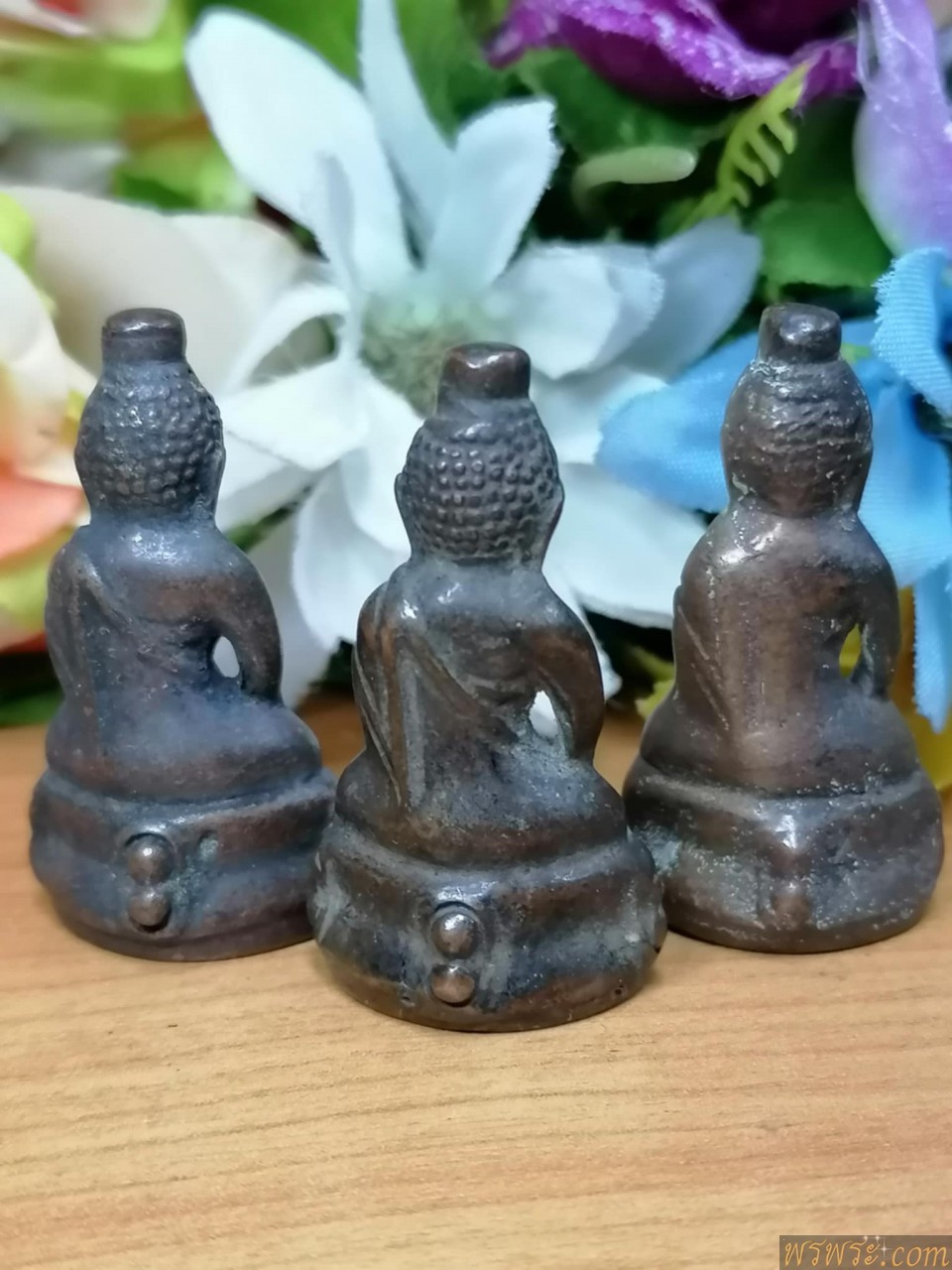 ร่วมศึกษา//พระกริ่งปวเรศ เมาลีใหญ่ มีบัวหลัง เนื้อสำริด กริ่งดัง