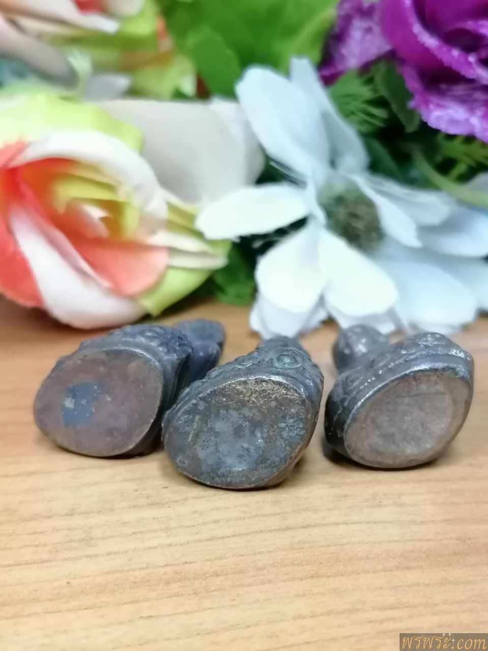 ร่วมศึกษา//พระกริ่งปวเรศ เมาลีใหญ่ มีบัวหลัง เนื้อสำริด กริ่งดัง