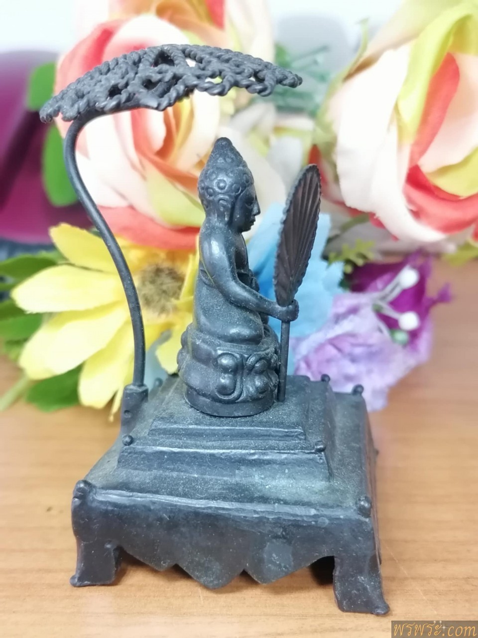 พระกริ่งปวเรศ เนื้อสำริด