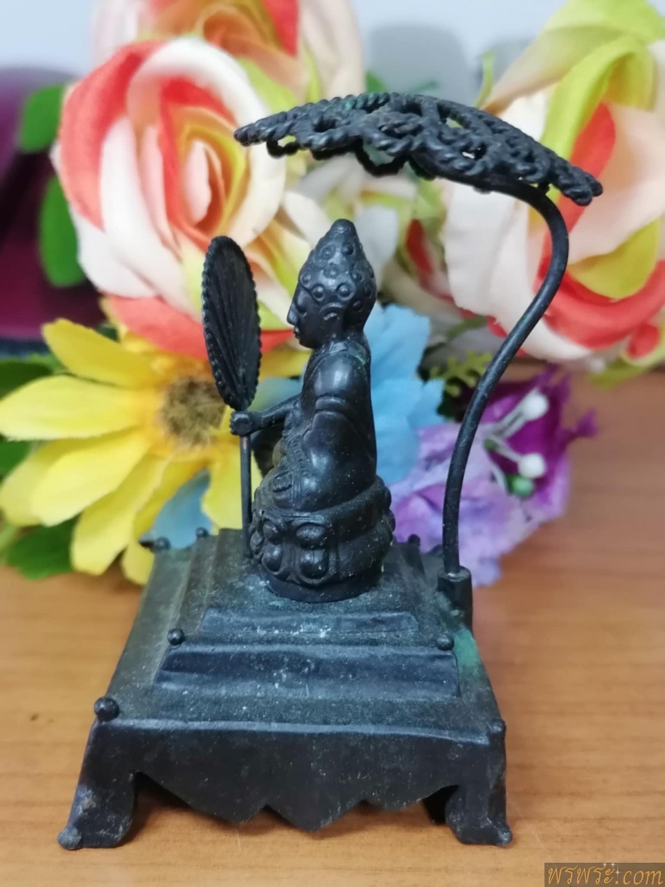 พระกริ่งปวเรศ เนื้อสำริด