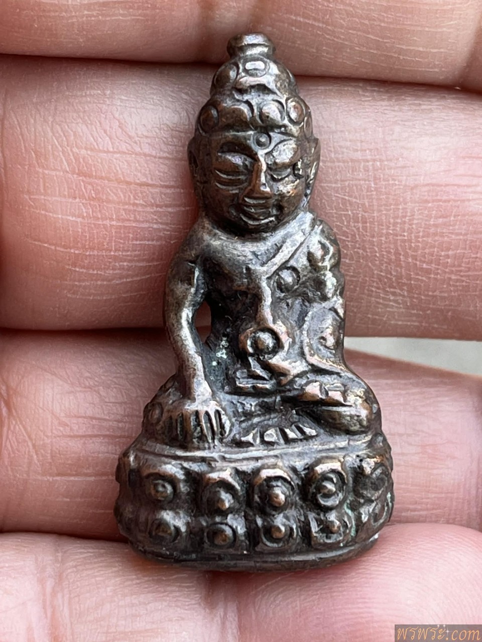 พระกริ่งปวเรศ หลัง ตรา สัญญาลักษณ์ เนื้อสัมฤทธิ์ กริ่งดัง