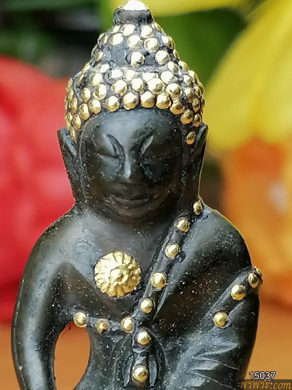 พระกริ่งปวเรศ บัวรอบ แต่งหมุดทอง เนื้อสัมฤทธิ์ กริ่งดัง//พิมพ์บัวรอบ หมุดทอง พบ1องค์ ณ.วันที่17/10/2566