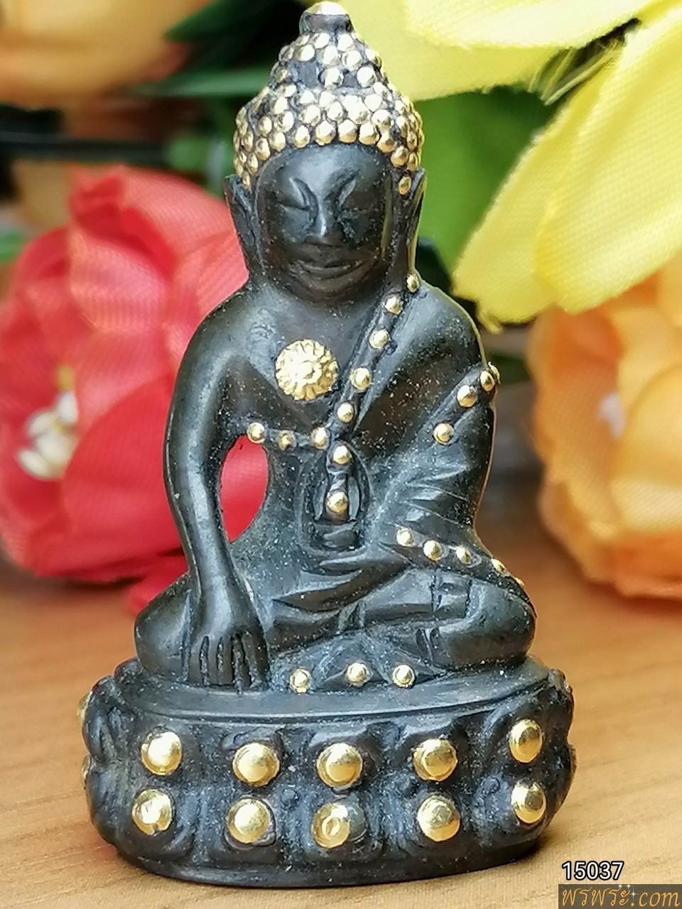 พระกริ่งปวเรศ บัวรอบ แต่งหมุดทอง เนื้อสัมฤทธิ์ กริ่งดัง//พิมพ์บัวรอบ หมุดทอง พบ1องค์ ณ.วันที่17/10/2566