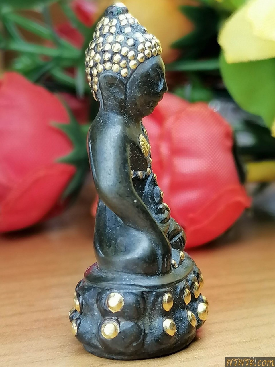 พระกริ่งปวเรศ บัวรอบ แต่งหมุดทอง เนื้อสัมฤทธิ์ กริ่งดัง//พิมพ์บัวรอบ หมุดทอง พบ1องค์ ณ.วันที่17/10/2566