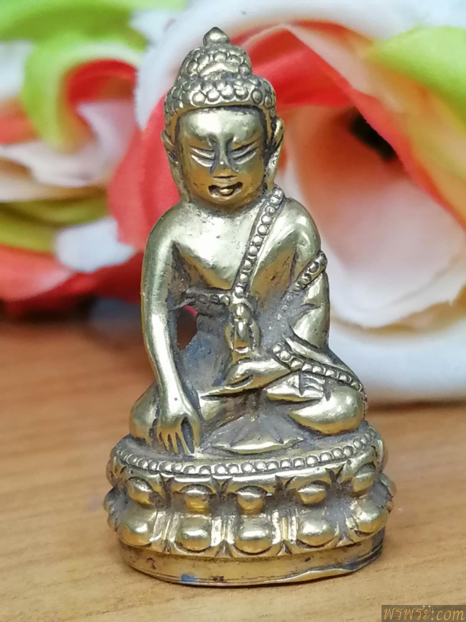 พระกริ่ง หลังตอกภาษาจีน ใต้ฐานมังกร เนื้อสำริดสีทอง กริ่งดัง