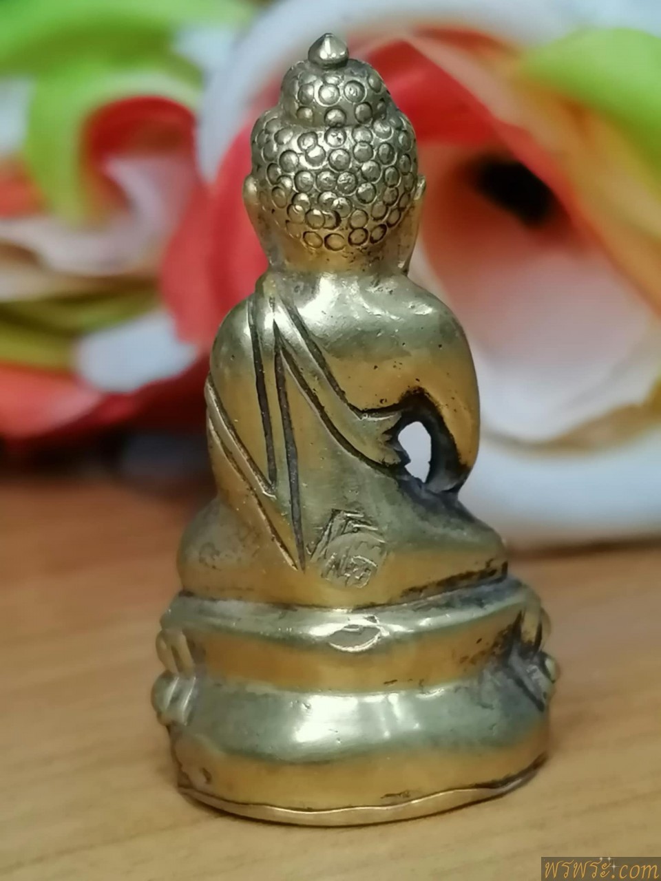 พระกริ่ง หลังตอกภาษาจีน ใต้ฐานมังกร เนื้อสำริดสีทอง กริ่งดัง