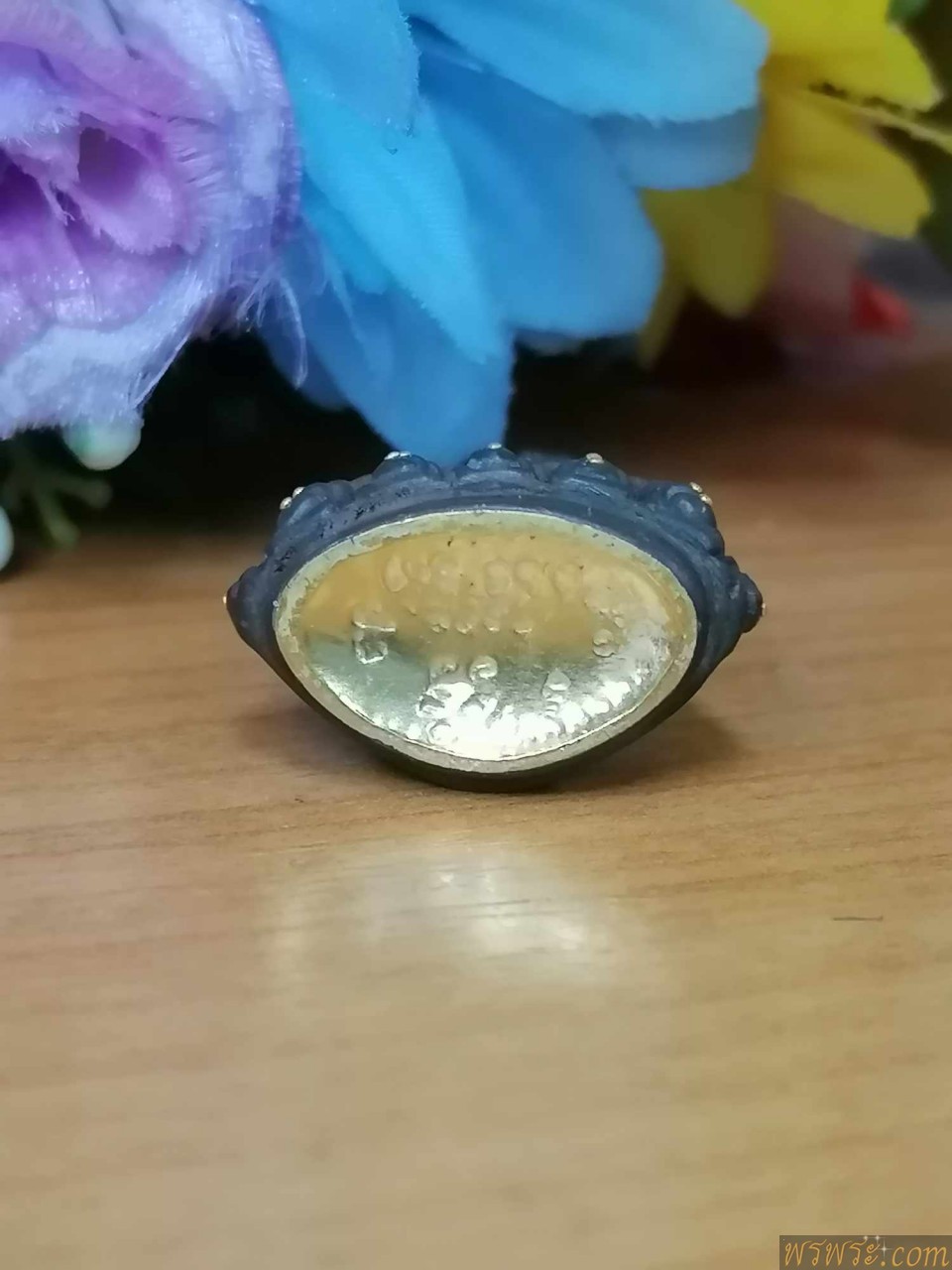 พระกริ่งปวเรศ หมุดทอง แผ่นปิดใต้ฐานทอง มีจารย์ เนื้อสำริด กริ่งดัง