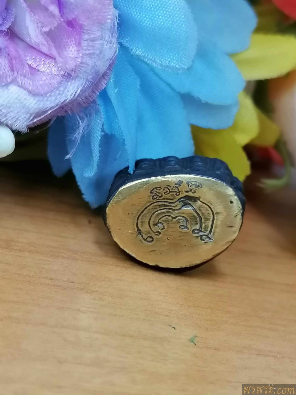 พระกริ่งปวเรศ หมุดทอง แผ่นปิดใต้ฐานทอง มีจารย์ เนื้อสำริด กริ่งดัง