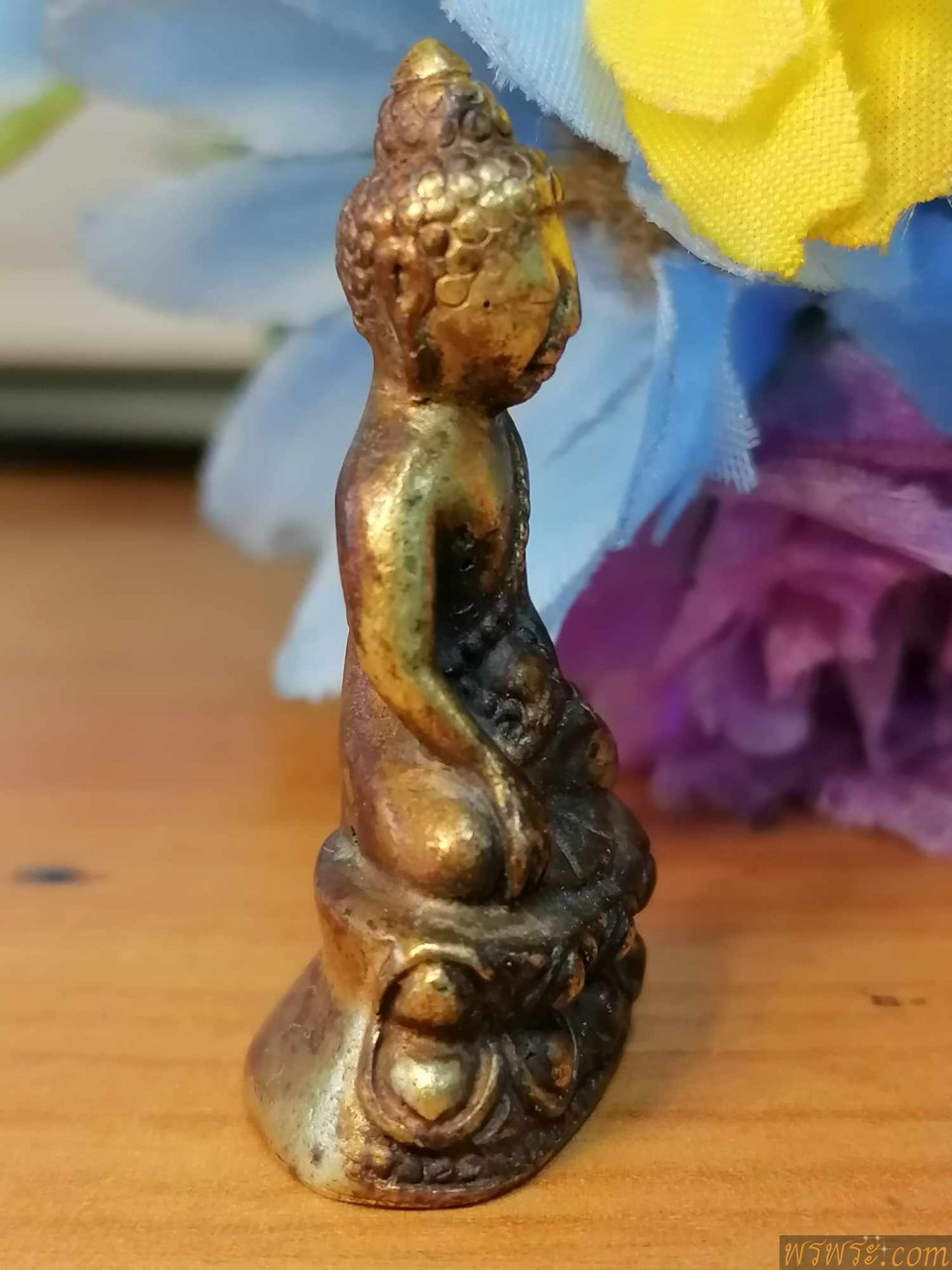 พระกริ่ง ทรงจีน เนื้อสำริด สีทอง กริ่งดัง รอยจารย์ ใต้ฐาน