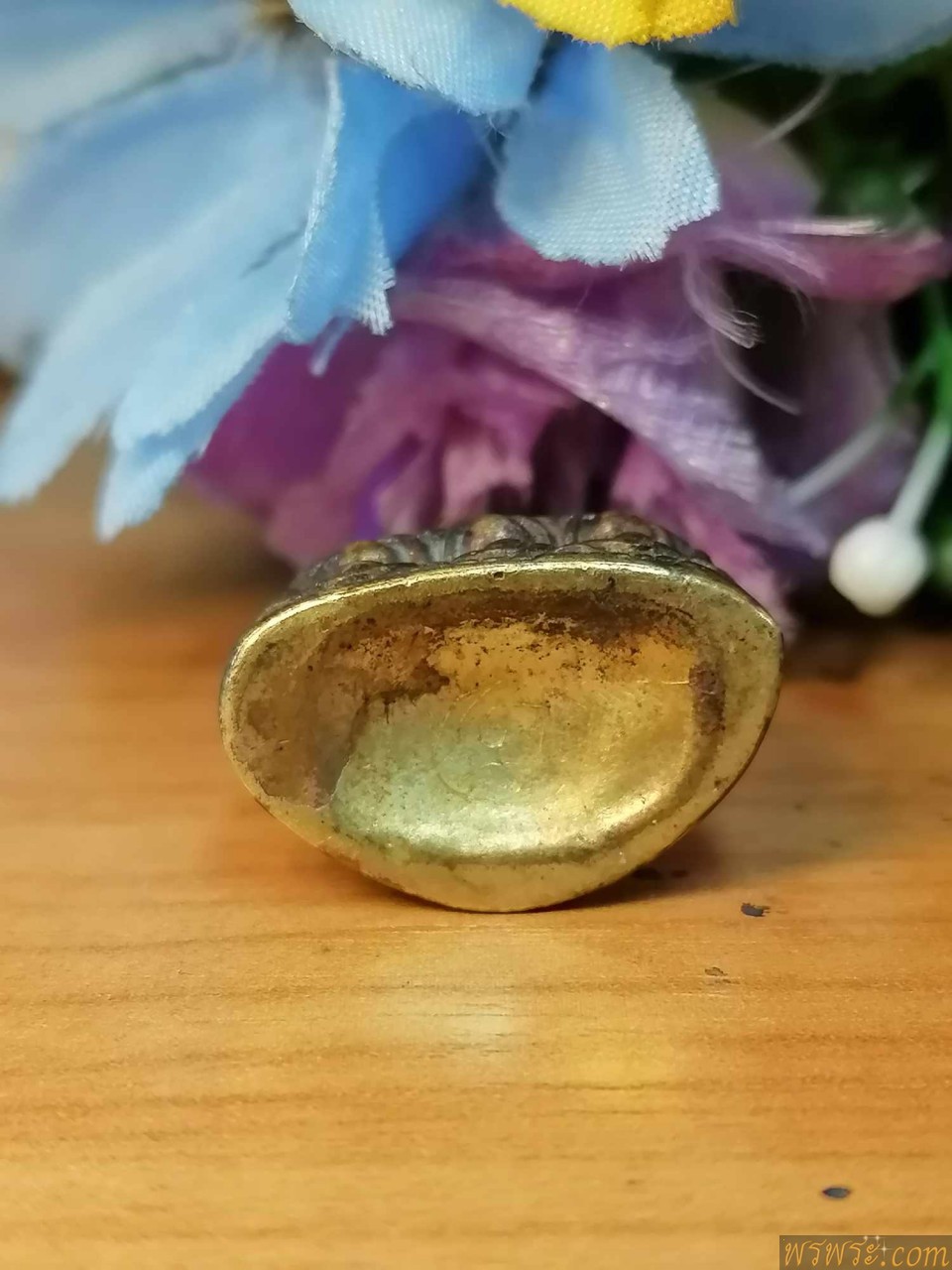 พระกริ่ง ทรงจีน เนื้อสำริด สีทอง กริ่งดัง รอยจารย์ ใต้ฐาน