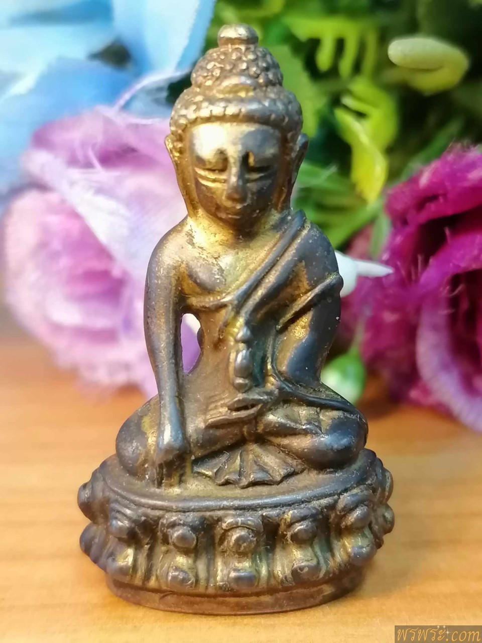 พระกริ่งปวเรศ เนื้อสำริด กะไหล่ทอง กริ่งดัง