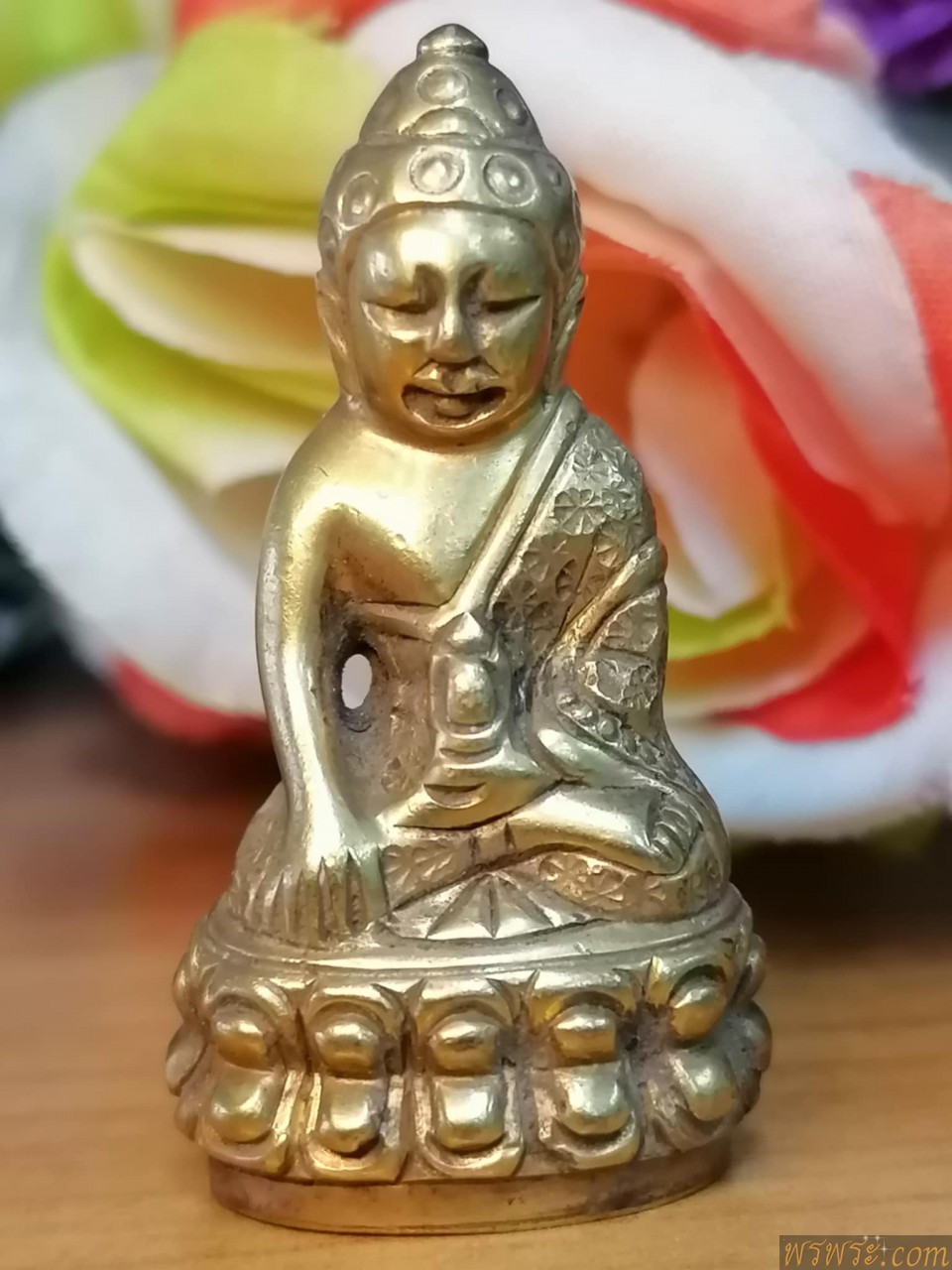 พระกริ่งปวเรศ ตอกลายจีวร เนื้อสำริด สีทอง กริ่งดัง ใต้ฐานแกะ จปร