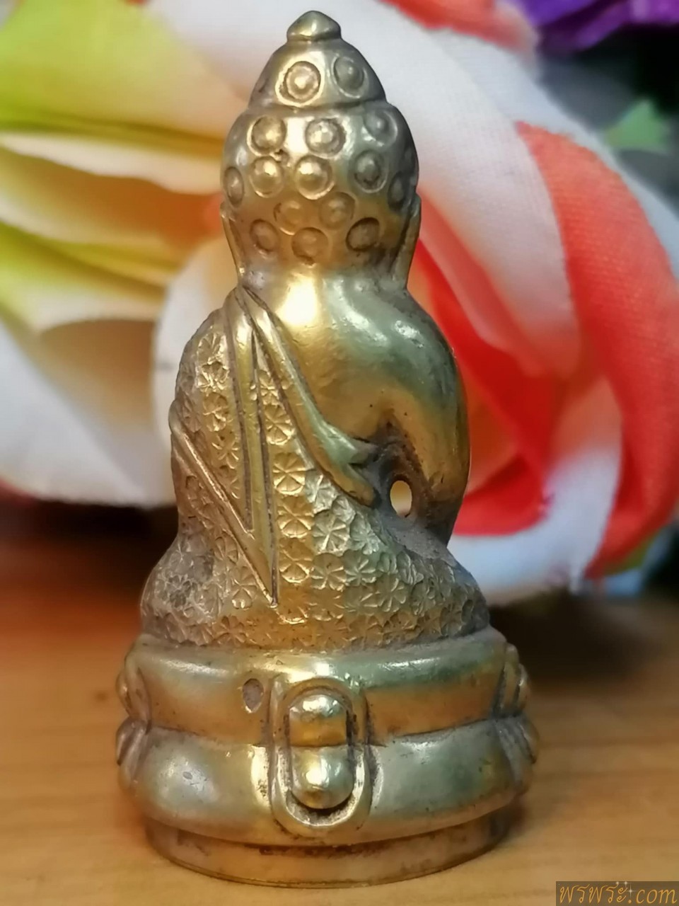 พระกริ่งปวเรศ ตอกลายจีวร เนื้อสำริด สีทอง กริ่งดัง ใต้ฐานแกะ จปร