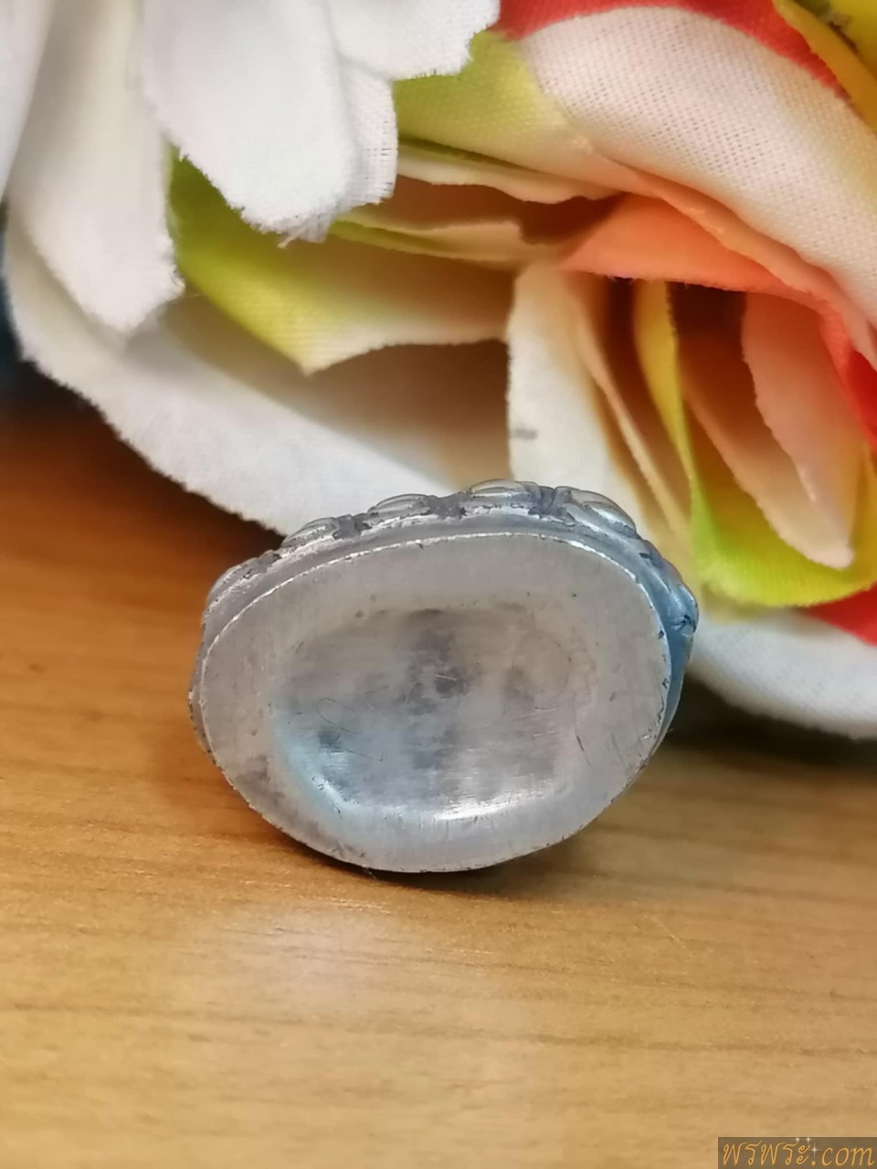 พระกริ่งปวเรศ ตอกลายจีวร เนื้อสำริดเงิน กริ่งดัง